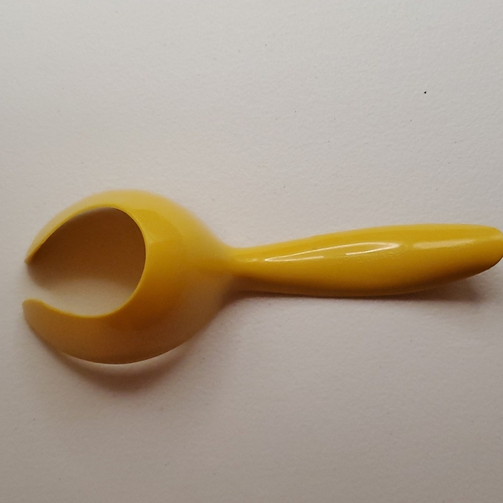 Vintage Tupperware #1334 Yellow Egg Separator and Scoop Kitchen Gadget - Picture 1 of 3